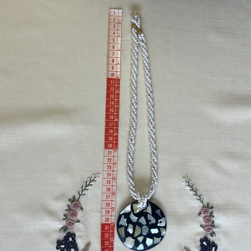 🛍️SALE🛍️ Hand Crafted Mother of Pearl Beaded Pendant Necklace - Picture 5 of 5